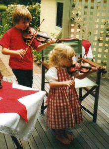 xmas violins 2001 150dpi